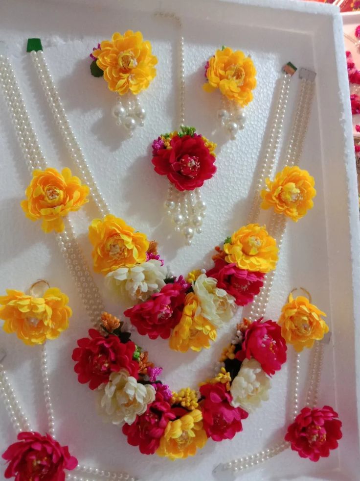 ফুলের গহনা তৈরীর কাজ